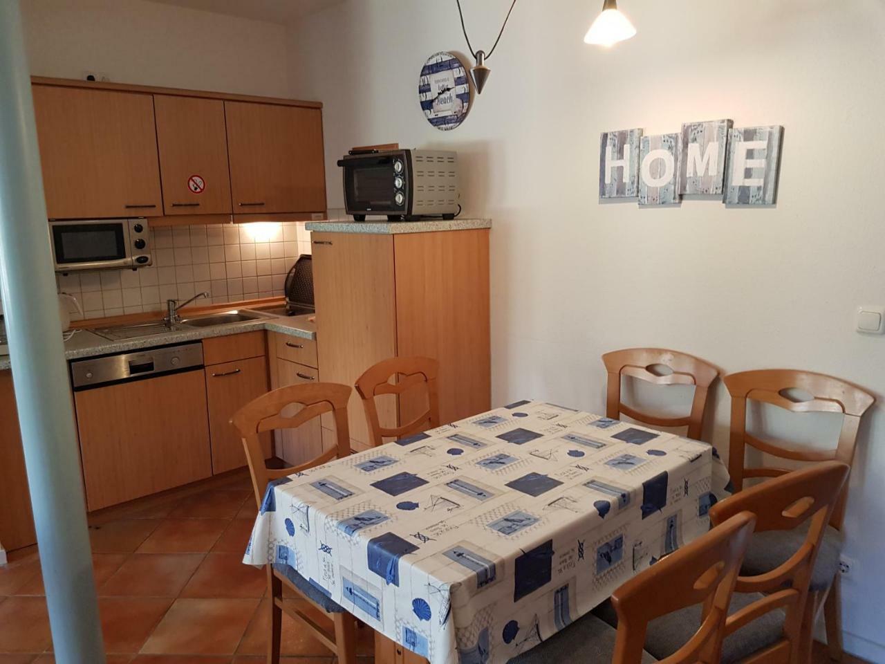 Ferienwohnung 4 Im Haus Am See Mit Wintergarten Und Terrasse Seedorf  Room photo