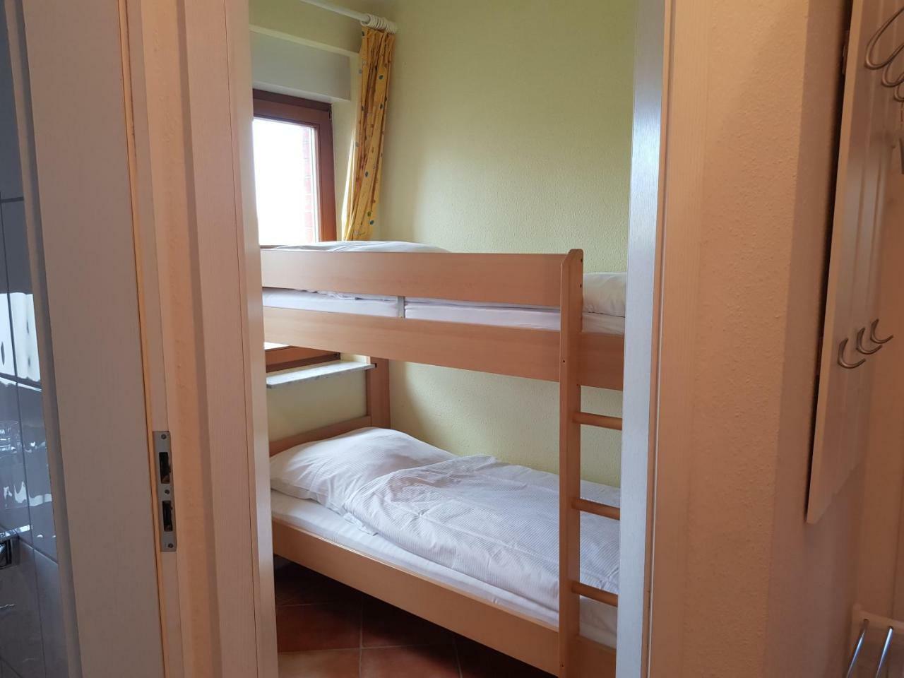 Ferienwohnung 4 Im Haus Am See Mit Wintergarten Und Terrasse Seedorf  Room photo