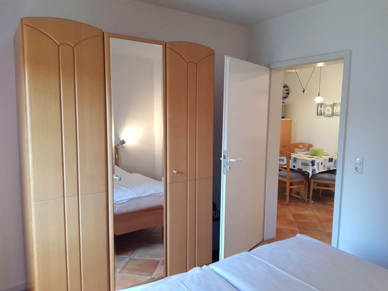 Ferienwohnung 4 Im Haus Am See Mit Wintergarten Und Terrasse Seedorf  Room photo